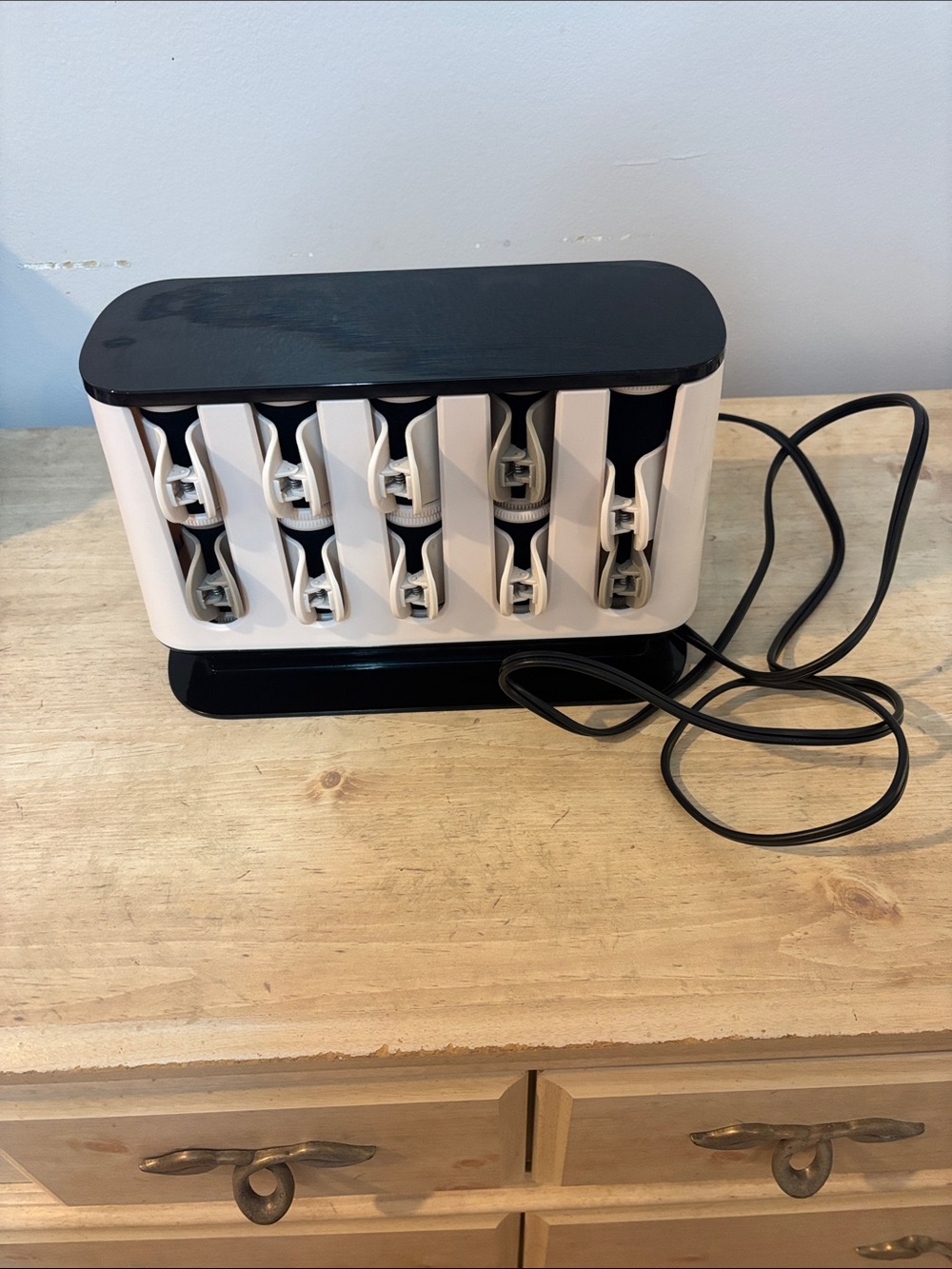Vintage style electric hot rollers black and white